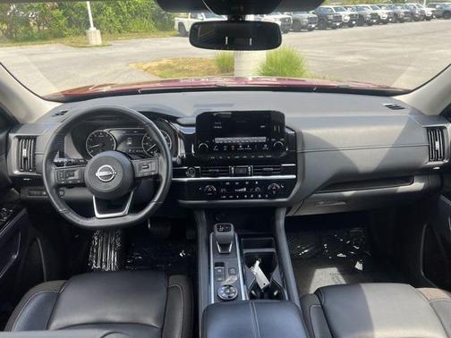 2022 Nissan Pathfinder SL 4WD