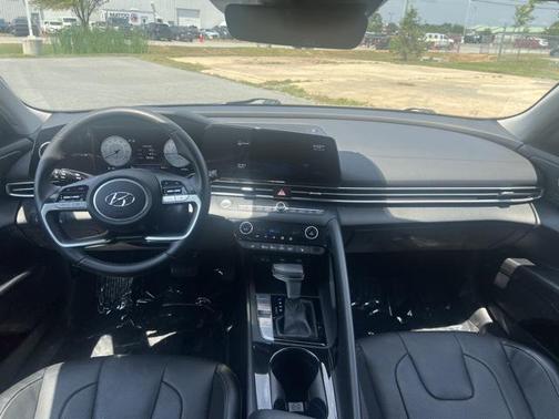 2022 Hyundai ELANTRA Limited