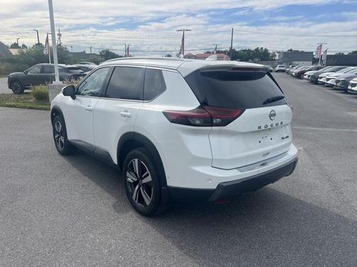 2025 Nissan Rogue SL