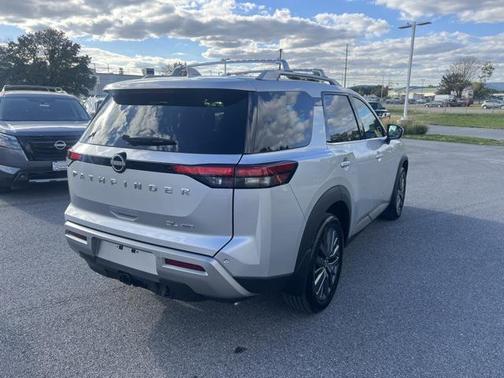 2024 Nissan Pathfinder SL 4WD