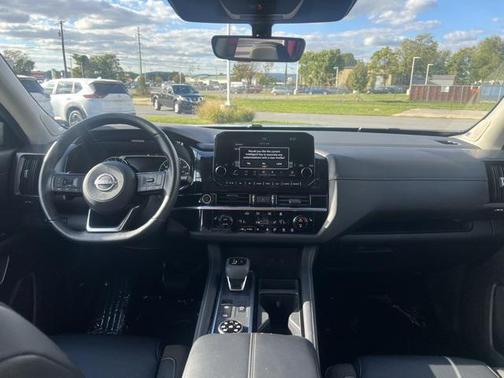 2024 Nissan Pathfinder SL 4WD