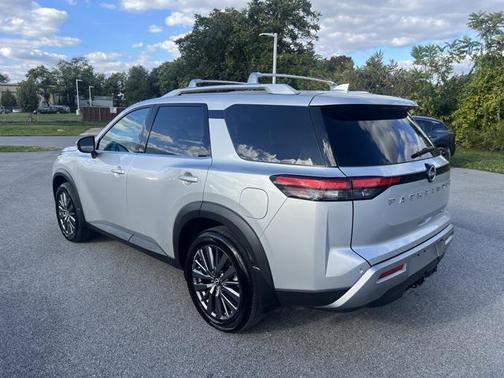 2024 Nissan Pathfinder SL 4WD