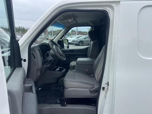 2015 Nissan NV Cargo NV2500 HD SV V6