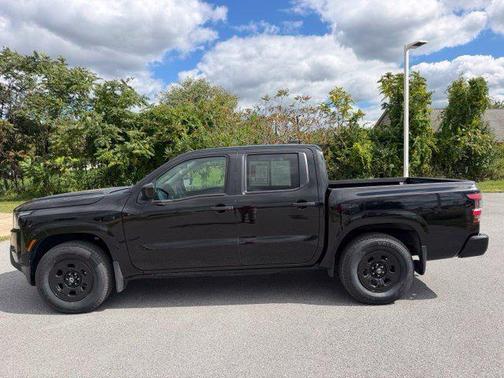 Super Black 2022 Nissan Frontier S