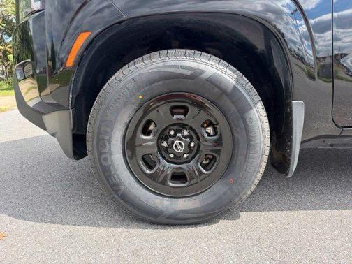 Super Black 2022 Nissan Frontier S