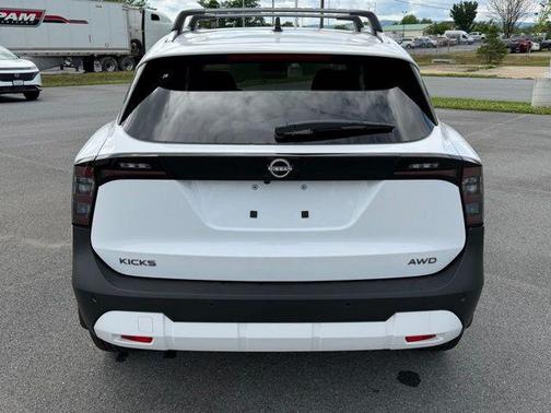 Fresh Powder 2026 Nissan Kicks SV