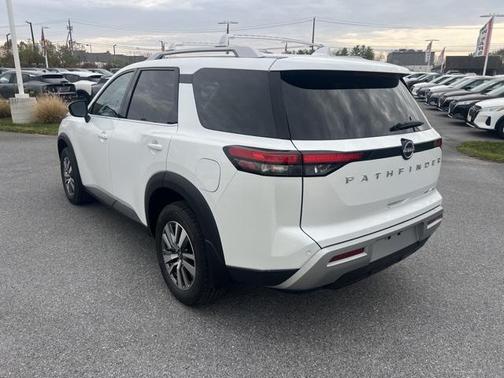 2025 Nissan Pathfinder SL 4WD