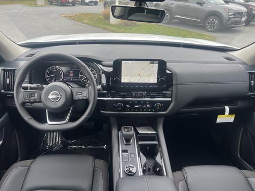 2025 Nissan Pathfinder SL 4WD