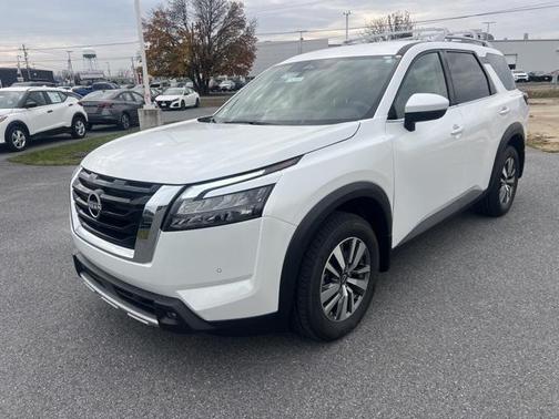 2025 Nissan Pathfinder SL 4WD