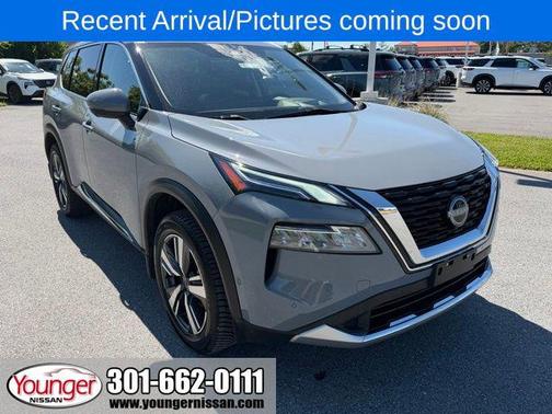 Boulder Gray Pearl 2023 Nissan Rogue Platinum