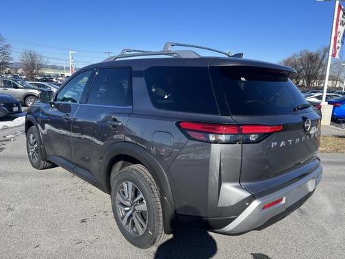 2025 Nissan Pathfinder SL 4WD