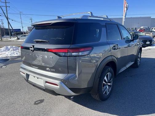 2025 Nissan Pathfinder SL 4WD