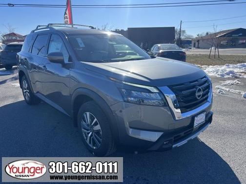 2025 Nissan Pathfinder SL 4WD
