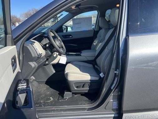 2025 Nissan Pathfinder SL 4WD