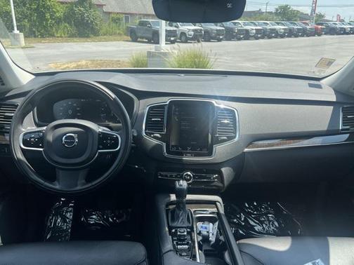 2018 Volvo XC90 T6 Momentum