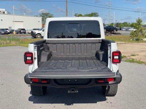 Bright White Clearcoat 2025 Jeep Gladiator Rubicon