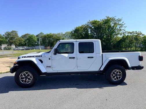 Bright White Clearcoat 2025 Jeep Gladiator Rubicon