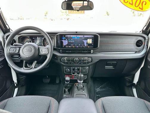 Bright White Clearcoat 2025 Jeep Gladiator Rubicon