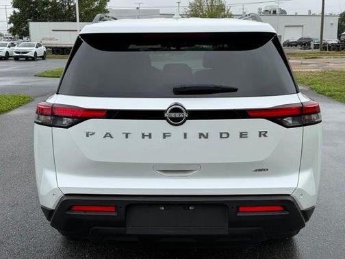 Everest White Pearl Tricoat 2025 Nissan Pathfinder SV 4WD