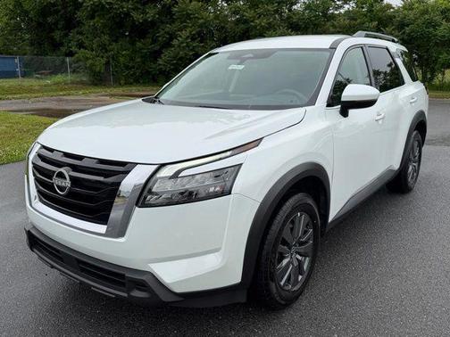 Everest White Pearl Tricoat 2025 Nissan Pathfinder SV 4WD