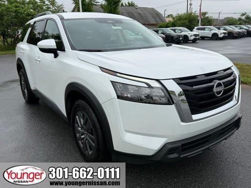Everest White Pearl Tricoat 2025 Nissan Pathfinder SV 4WD