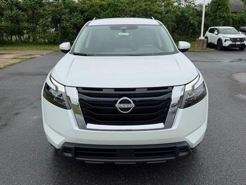Everest White Pearl Tricoat 2025 Nissan Pathfinder SV 4WD