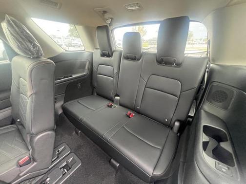 2025 Nissan Pathfinder Platinum 4WD