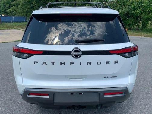 Everest White Pearl Tricoat 2026 Nissan Pathfinder SL