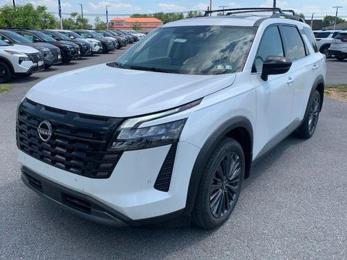 Everest White Pearl Tricoat 2026 Nissan Pathfinder SL