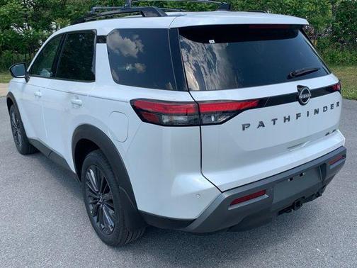 Everest White Pearl Tricoat 2026 Nissan Pathfinder SL
