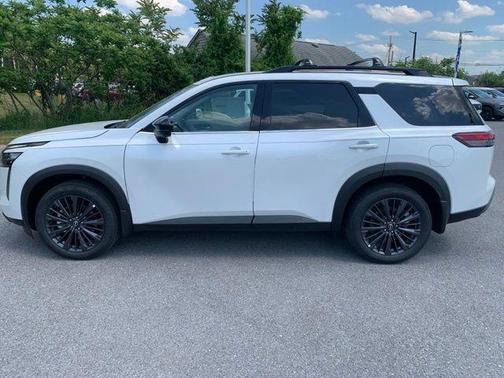 Everest White Pearl Tricoat 2026 Nissan Pathfinder SL