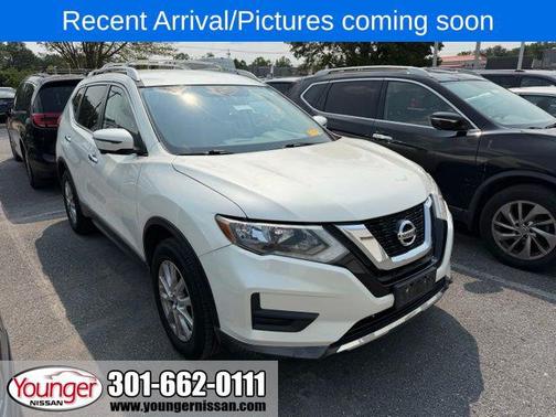 Pearl White 2017 Nissan Rogue SV