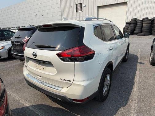 Pearl White 2017 Nissan Rogue SV