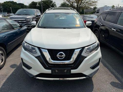 Pearl White 2017 Nissan Rogue SV