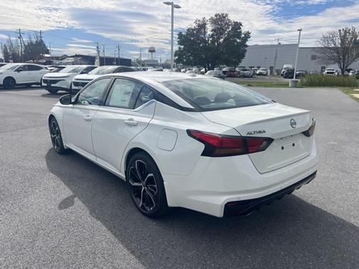 2025 Nissan Altima SR FWD