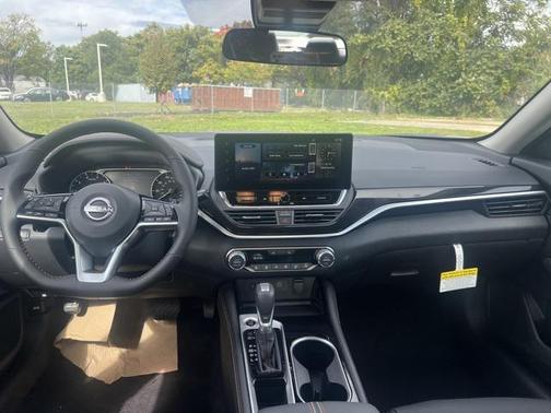 2025 Nissan Altima SR FWD