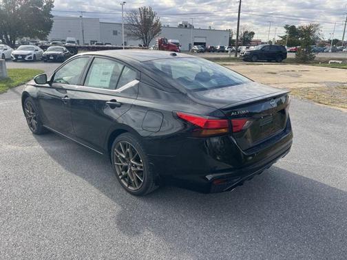 2025 Nissan Altima SR FWD