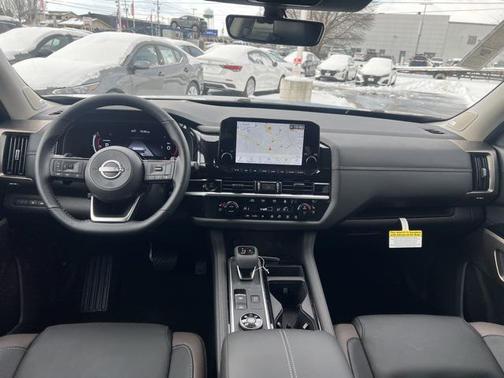2025 Nissan Pathfinder Platinum 4WD