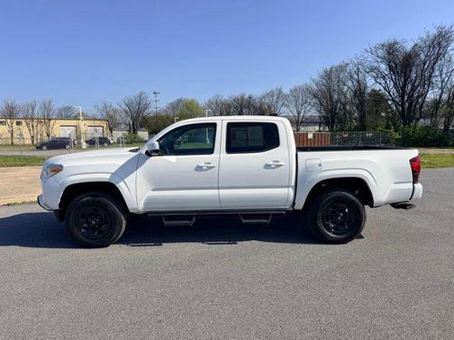 White 2022 Toyota Tacoma SR