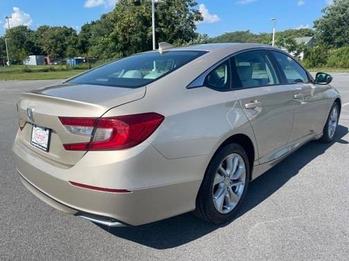 Photo 4 of 29 of 2018 Honda Accord LX