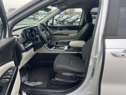 2022 Kia Carnival LX