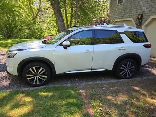 Pearl White Tricoat 2023 Nissan Pathfinder Platinum 4WD