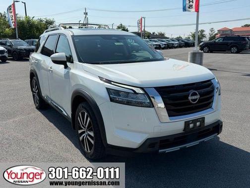 Pearl White Tricoat 2023 Nissan Pathfinder Platinum 4WD