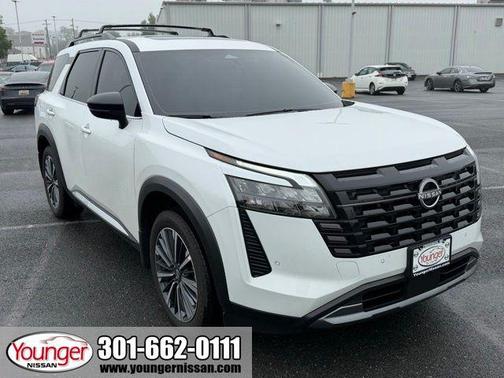 Everest White Pearl Tricoat 2026 Nissan Pathfinder Platinum