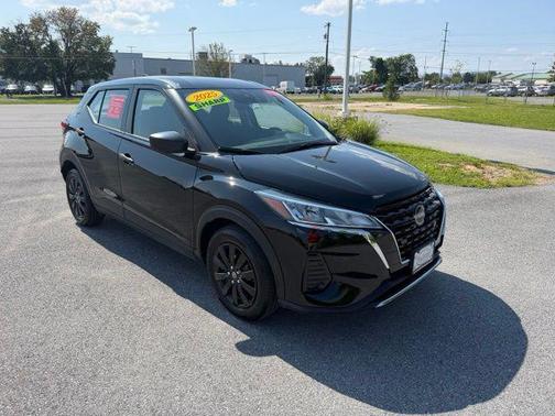 Super Black 2025 Nissan Kicks S