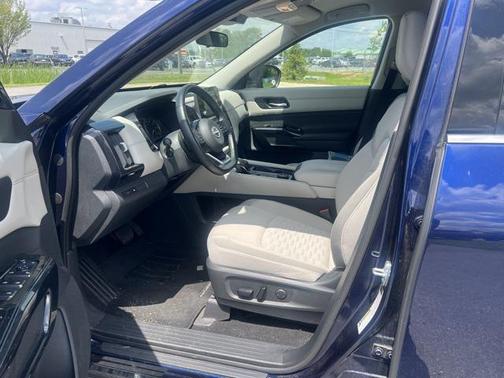 2022 Nissan Pathfinder SV 4WD