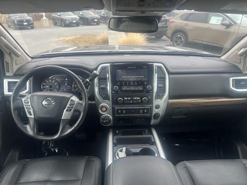 2021 Nissan Titan SL