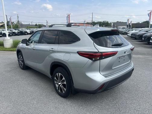 2023 Toyota Highlander Hybrid XLE