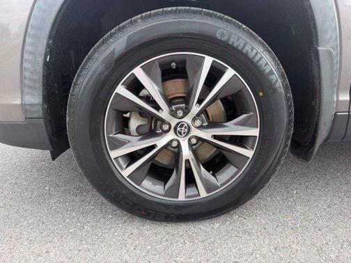 Predawn Gray Mica 2019 Toyota Highlander LE Plus