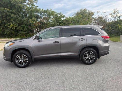 Predawn Gray Mica 2019 Toyota Highlander LE Plus